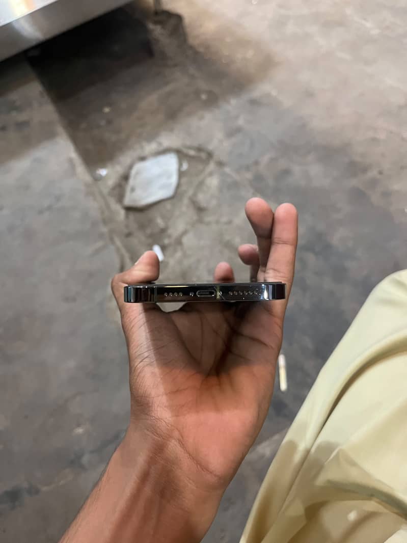 Apple iPhone 13 Pro Max 3