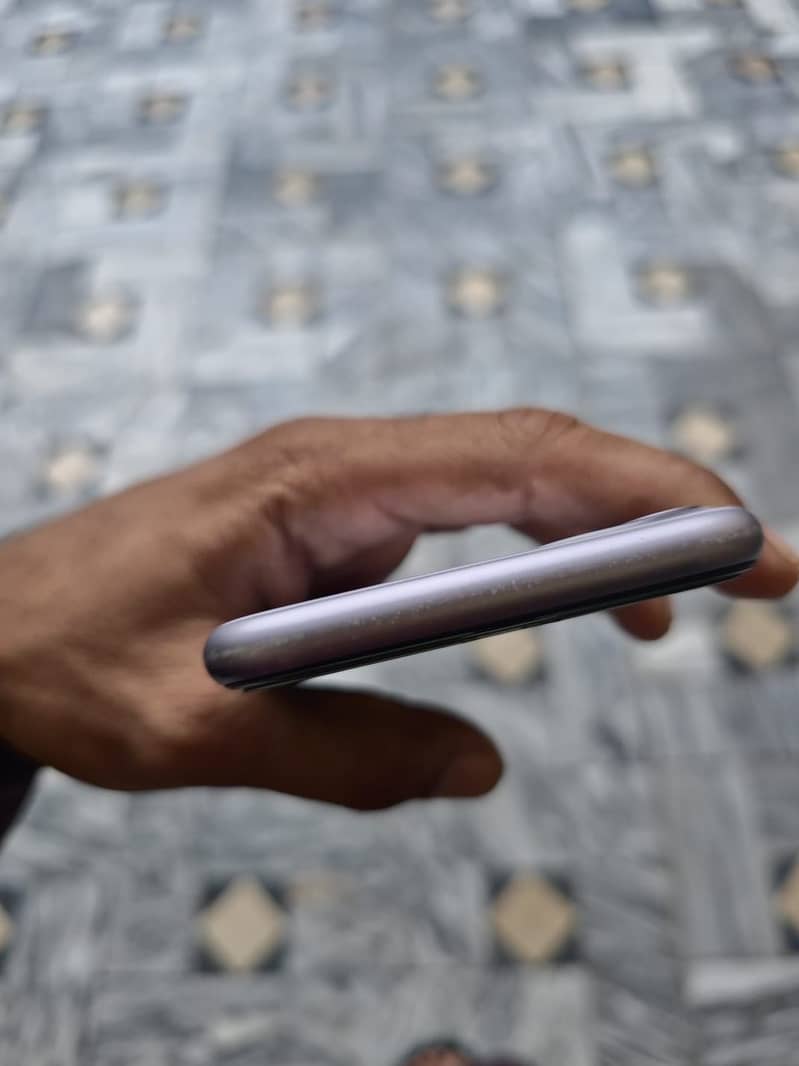 Apple iPhone 11 3
