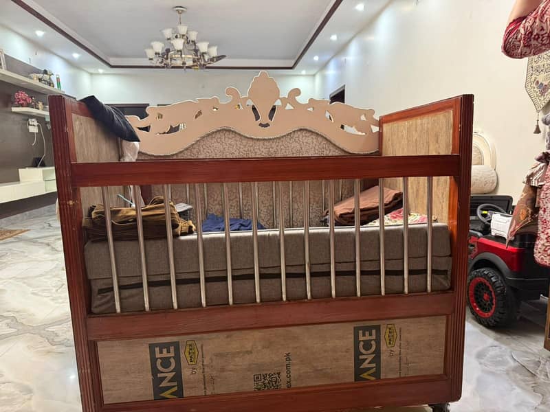 baby cot 1