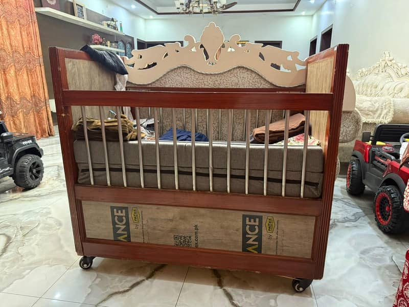 baby cot 2