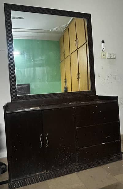 Dresser with Side table