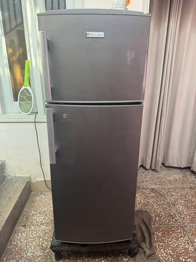 10/10 Electrolux refrigerator for sale