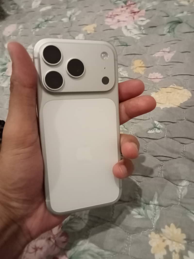Apple iPhone 17 Pro 0