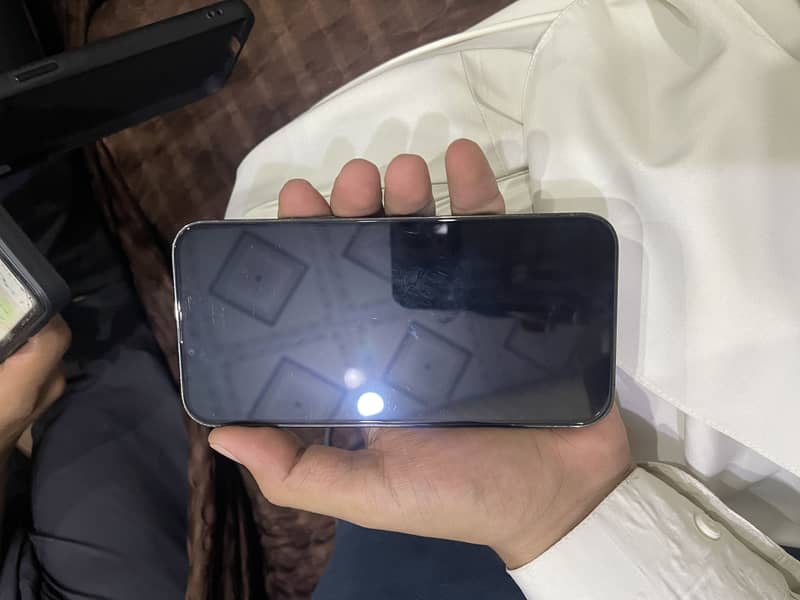 Apple iPhone 13 Pro Max 4