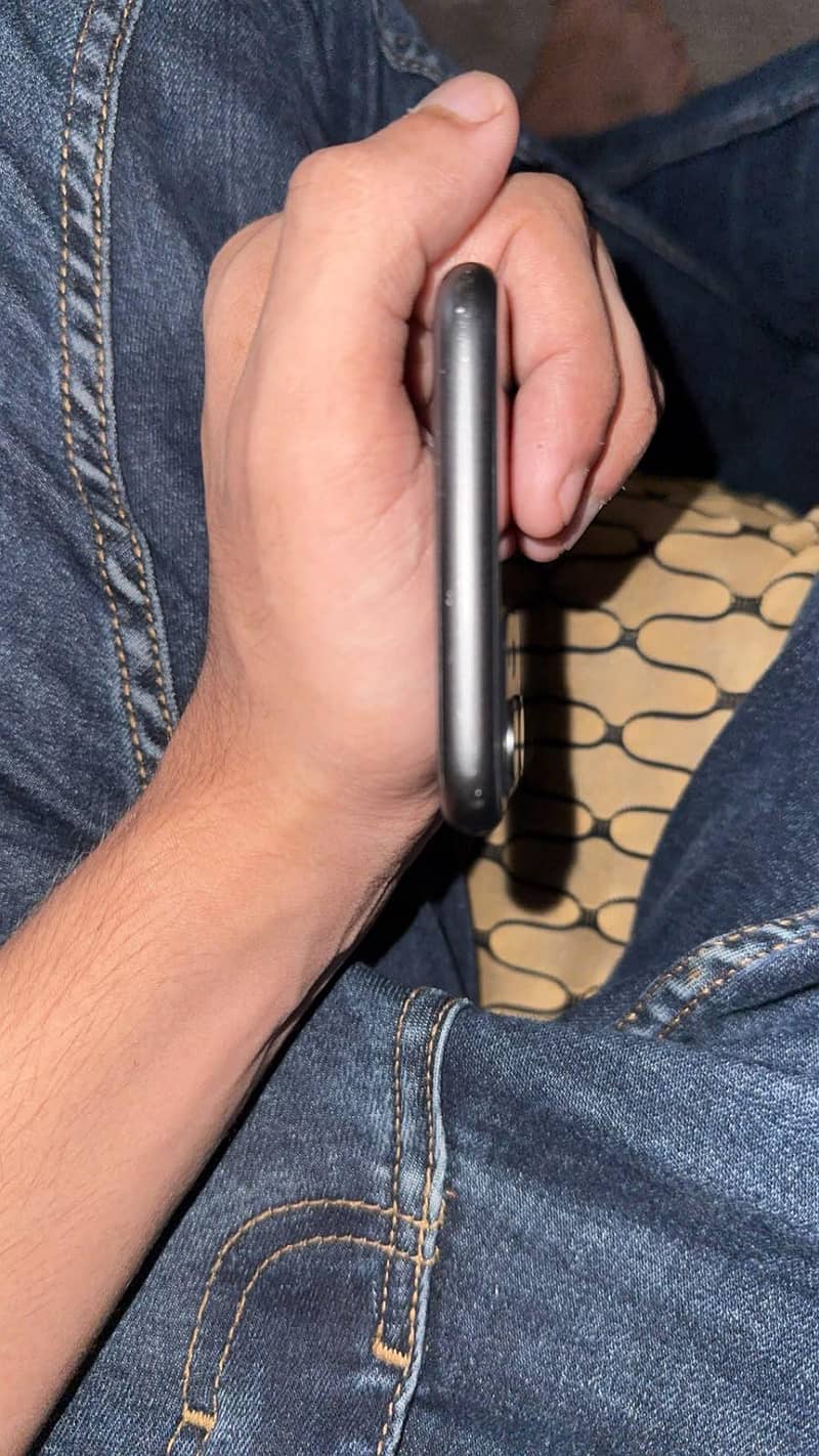 Apple iPhone 11 3