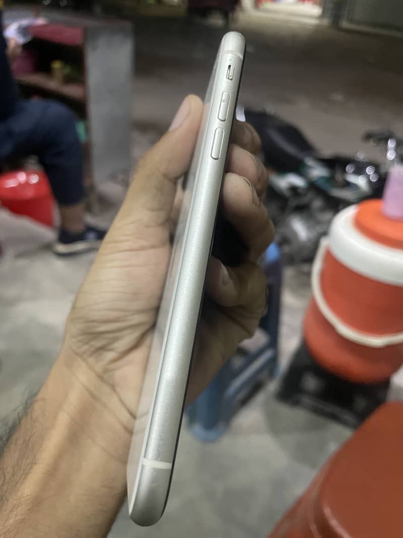 Apple iPhone 11 3