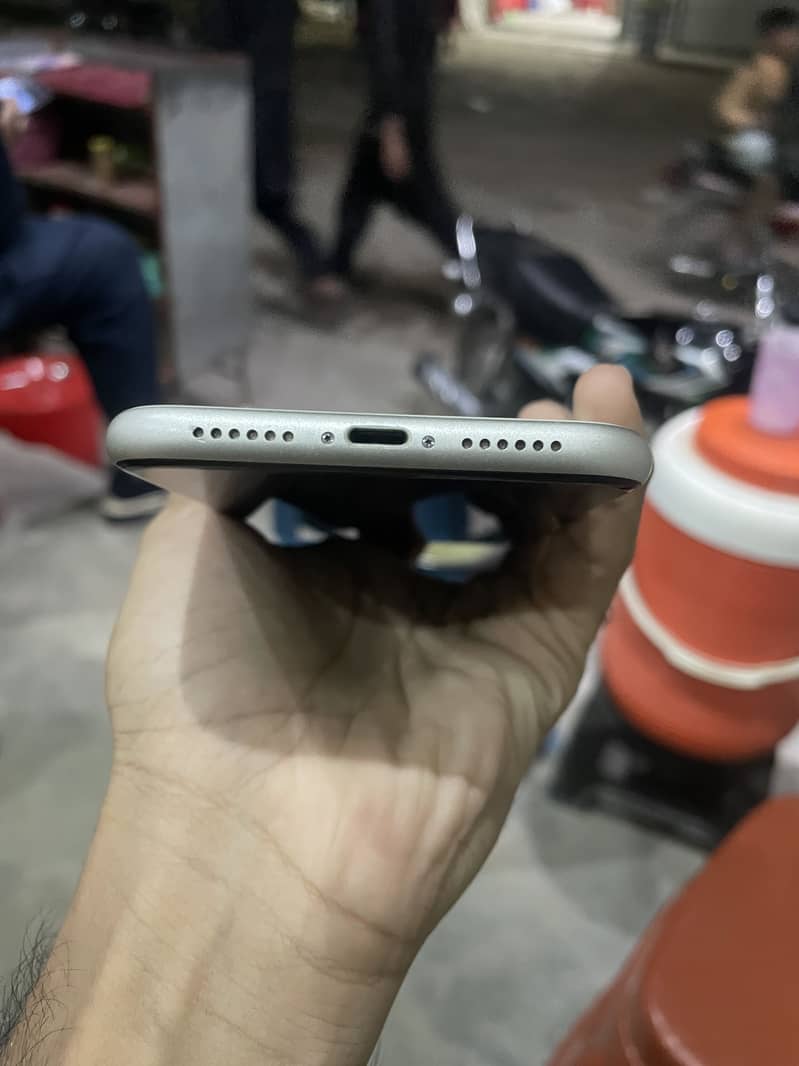 Apple iPhone 11 5