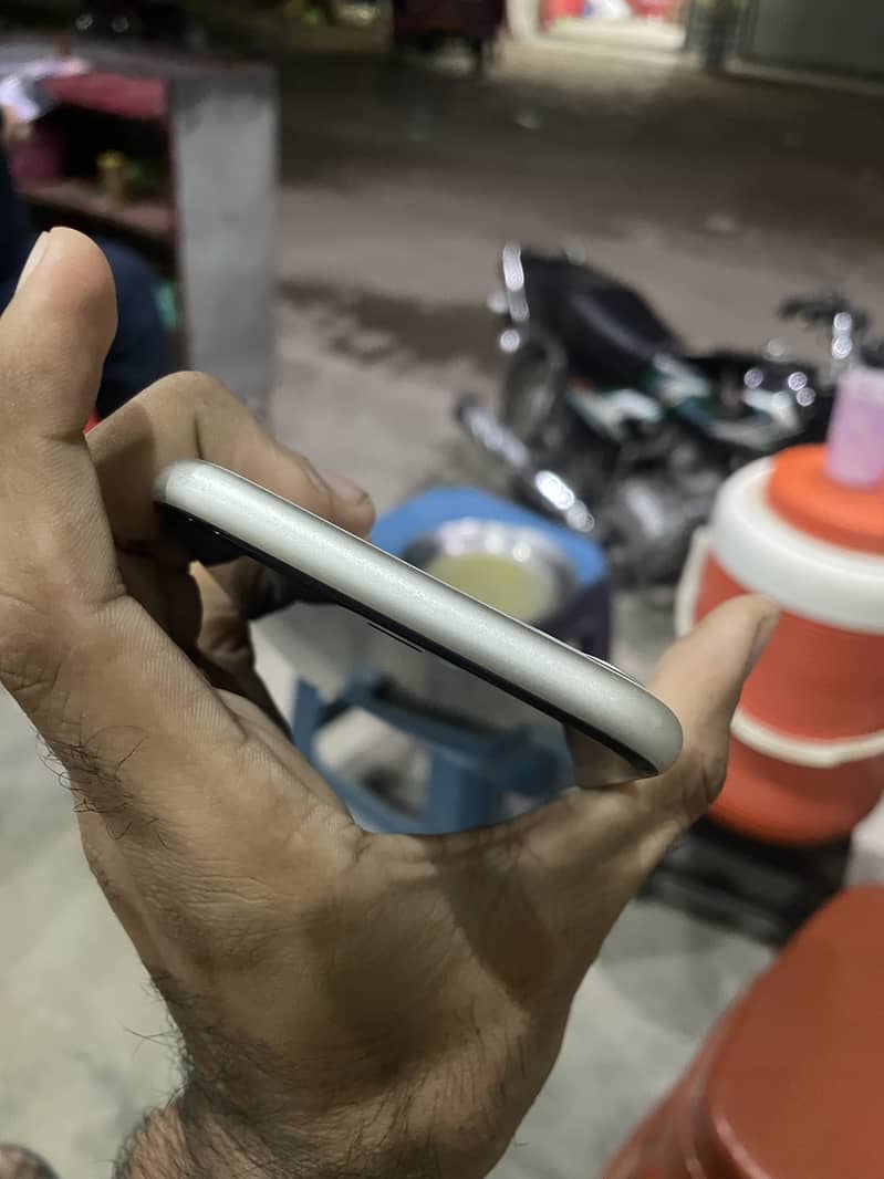Apple iPhone 11 6