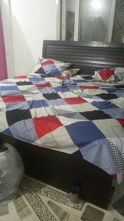 King wood Bed no damaged