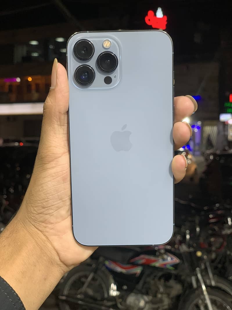 Apple iPhone 13 Pro Max 1
