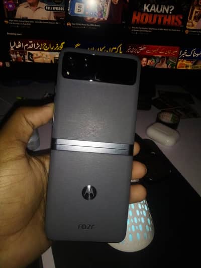 Motorola RAZR 2023 Flip Phone 8/128GB | Non PTA | 10/10 Condition
