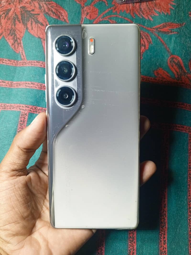 Tecno CAMON 40 Pro 1