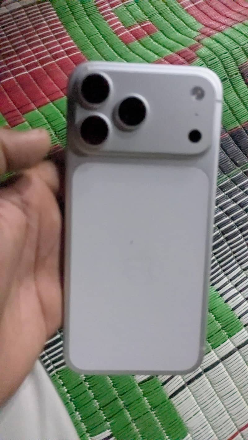 Apple iPhone 17 Pro Max 1