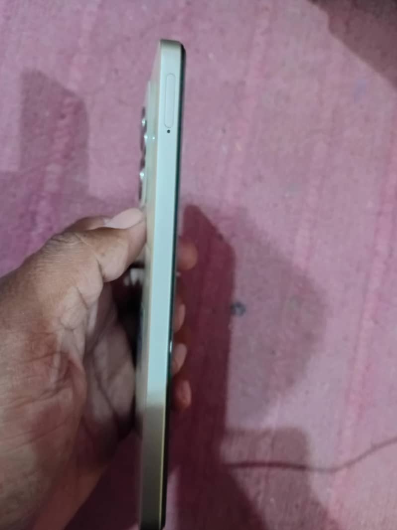 Realme C61 6.128 gb 4