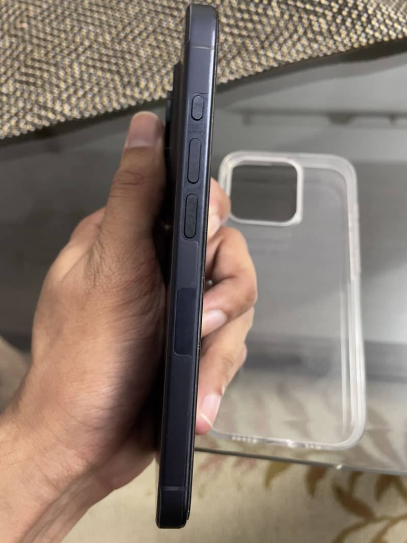 Apple iPhone 15 Pro 2