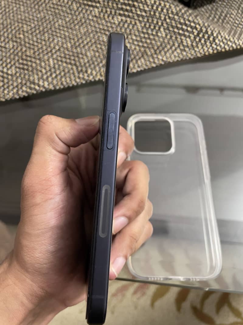 Apple iPhone 15 Pro 4