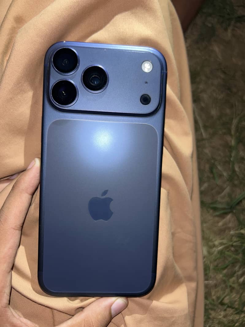 Apple iPhone 17 Pro Max 1