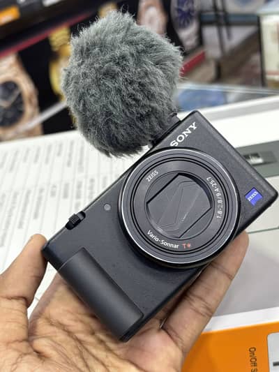 Sony ZV1 - Digital Camera - 4K Resolution - Vlogging Camera