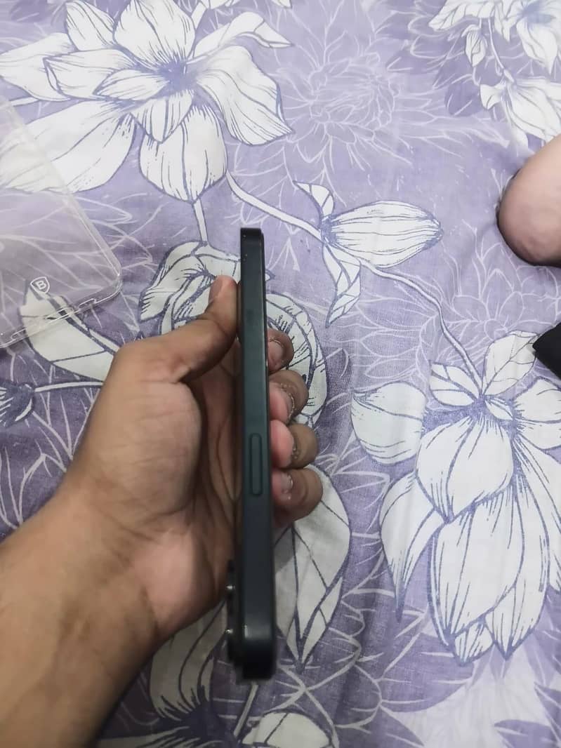 Apple iPhone 14 4