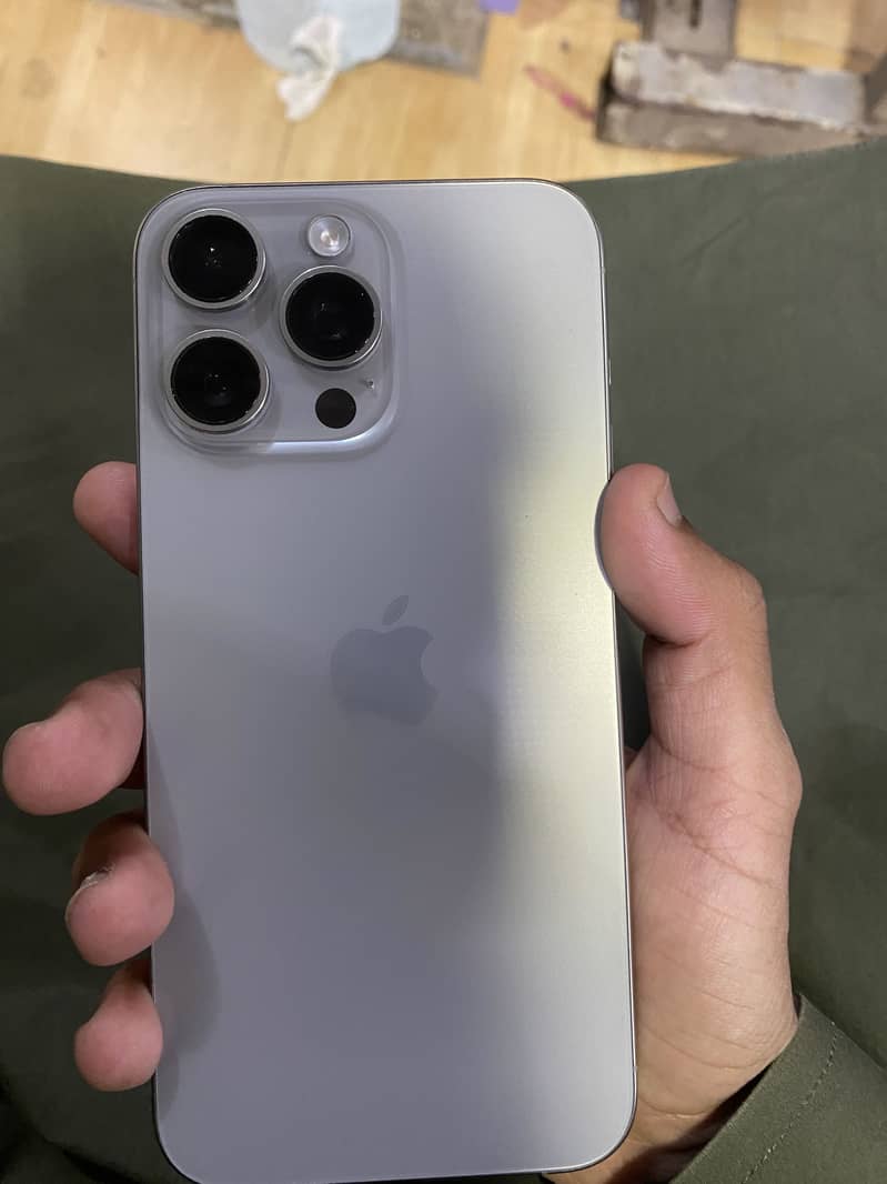 Apple iPhone 15 Pro Max 3