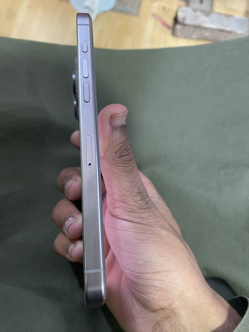 Apple iPhone 15 Pro Max 6