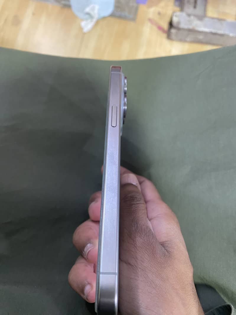 Apple iPhone 15 Pro Max 7