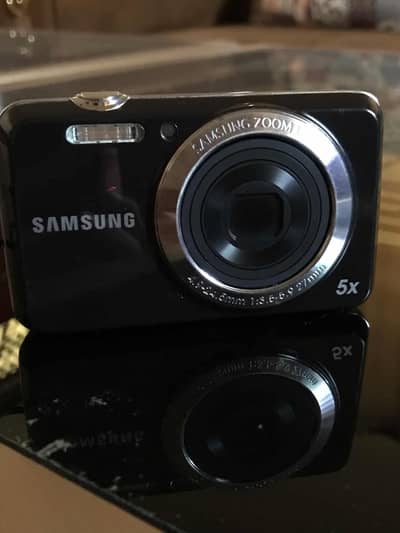 Samsung es80 12.2MP digital camera- good condition with battery and ch
