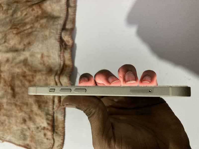 Apple iPhone 13 0