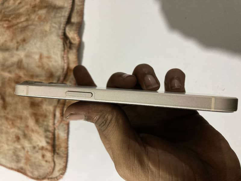 Apple iPhone 13 4