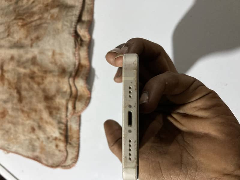 Apple iPhone 13 5