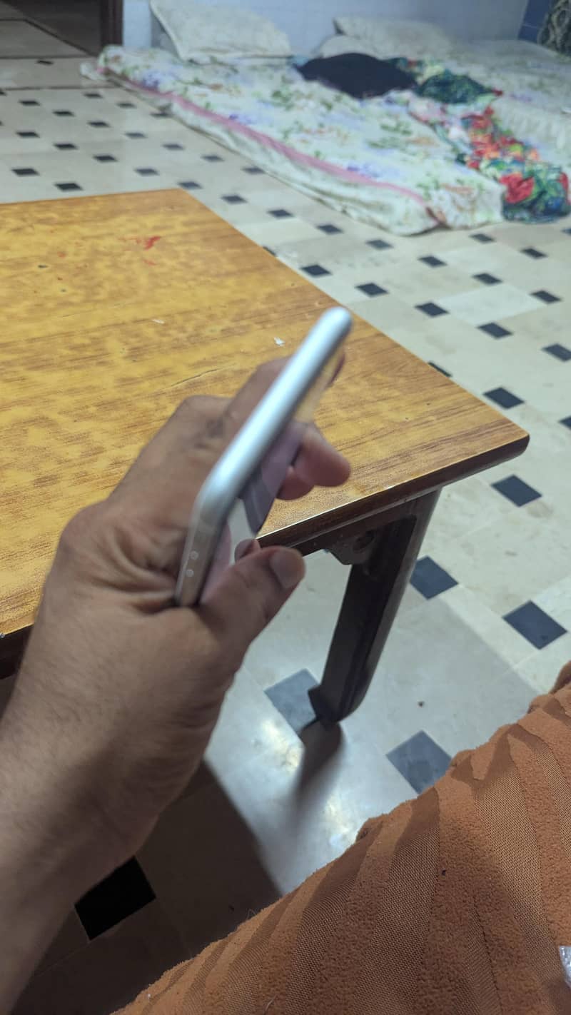 Apple iPhone SE 0