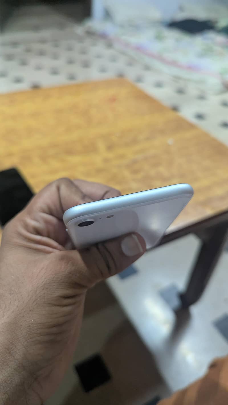 Apple iPhone SE 8