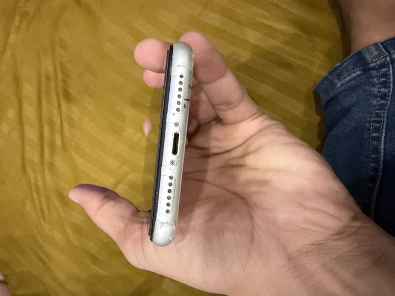 Apple iPhone 11 3