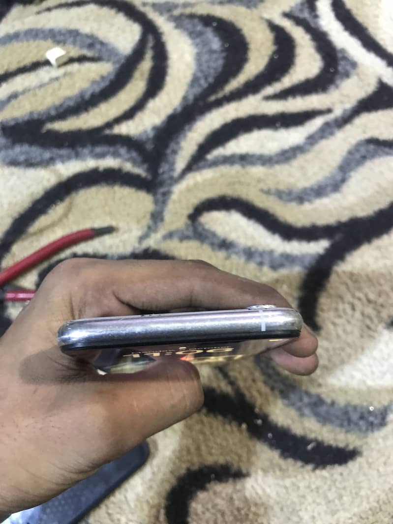 Apple iPhone XS 3