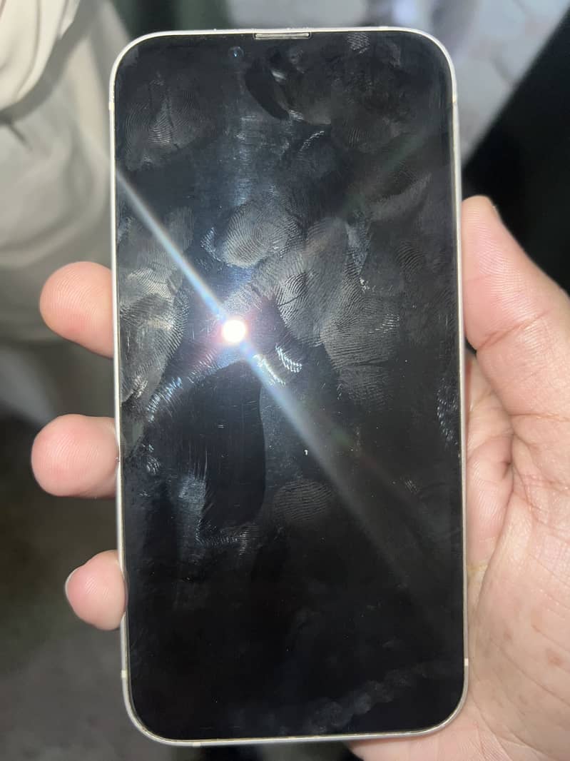 Apple iPhone 13 4