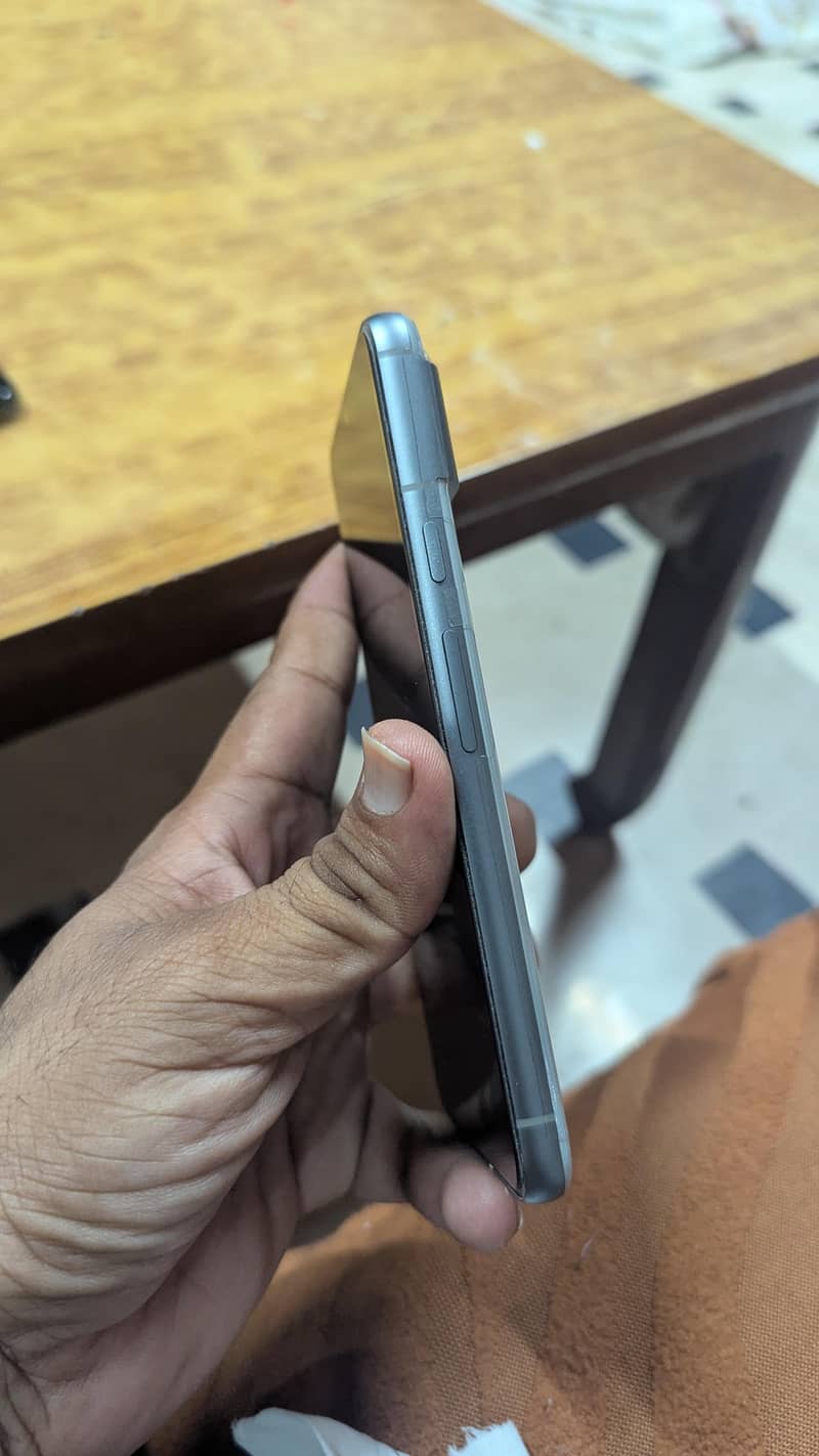 Google Pixel 8 4