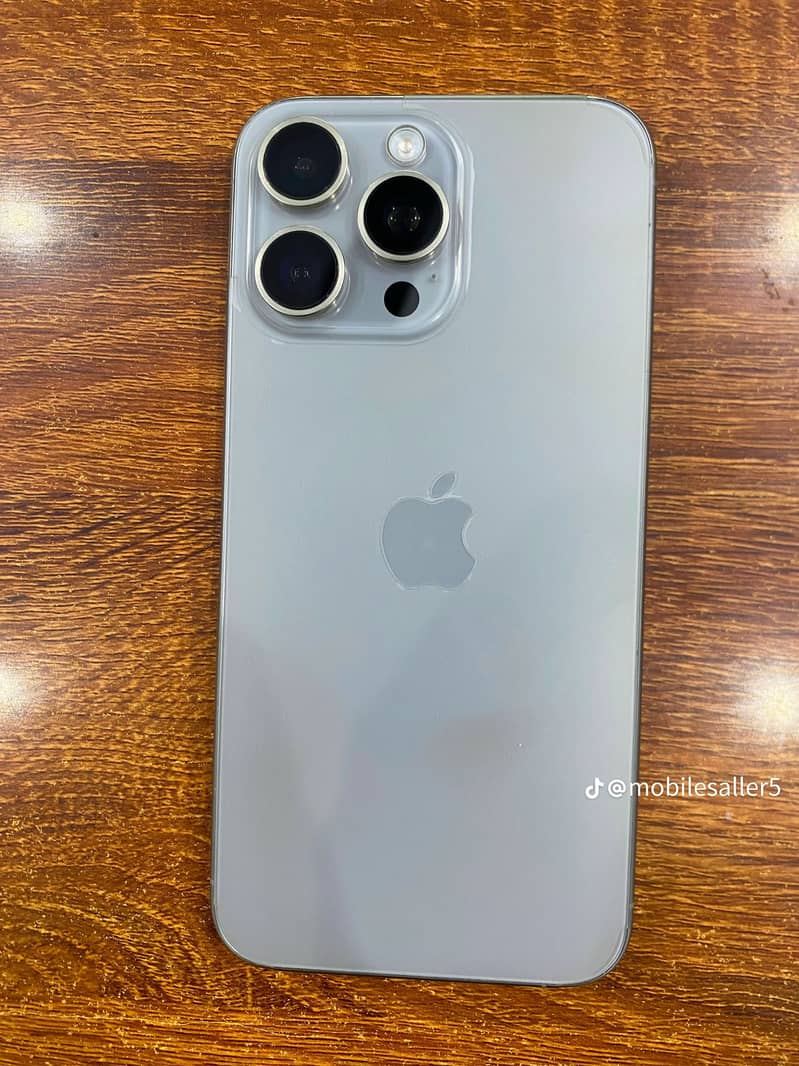 Apple iPhone 15 Pro Max 2