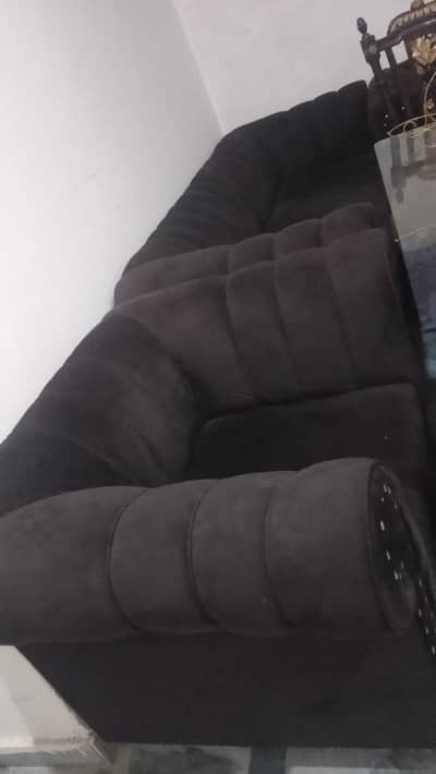 3 seater sofa good condition available for sale