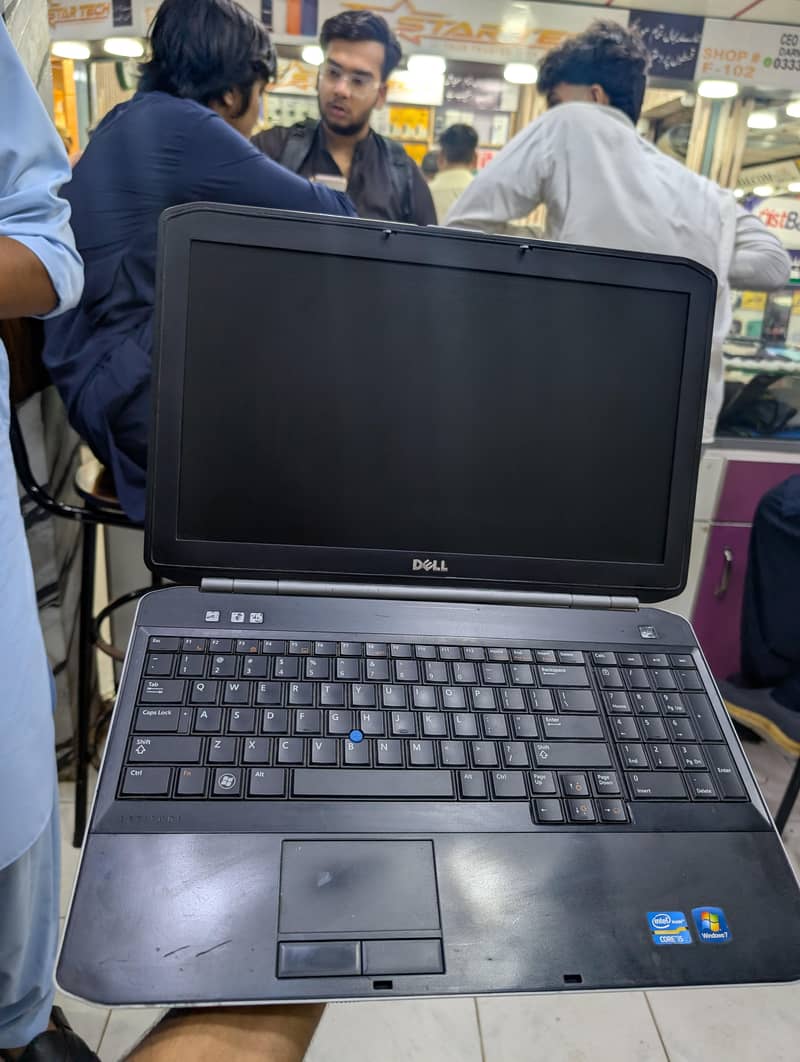 Latitude E5530 0