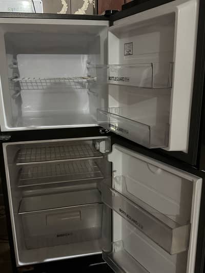 HAIER MEDIUM SIZE FRIDGE
