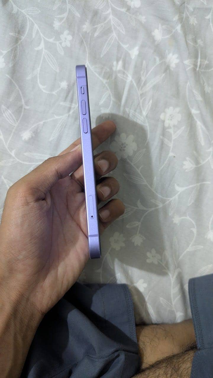 Apple iPhone 12 4