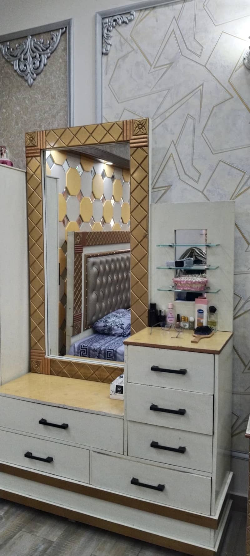 dressing table and sid table 1