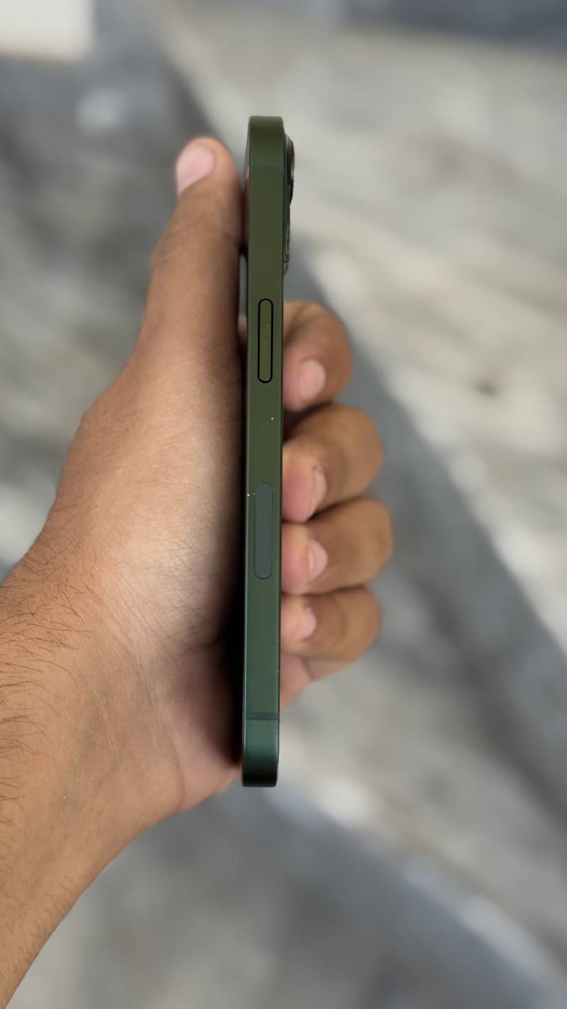 Apple iPhone 13 2