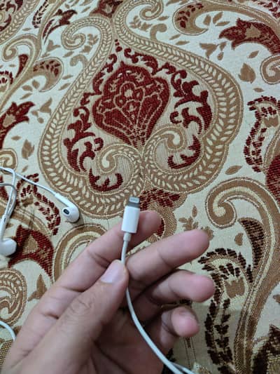 apple original handfree bought in dubai