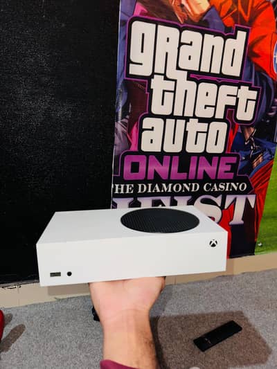 XBOX S SERIES WITH 4 CONTROLLERS