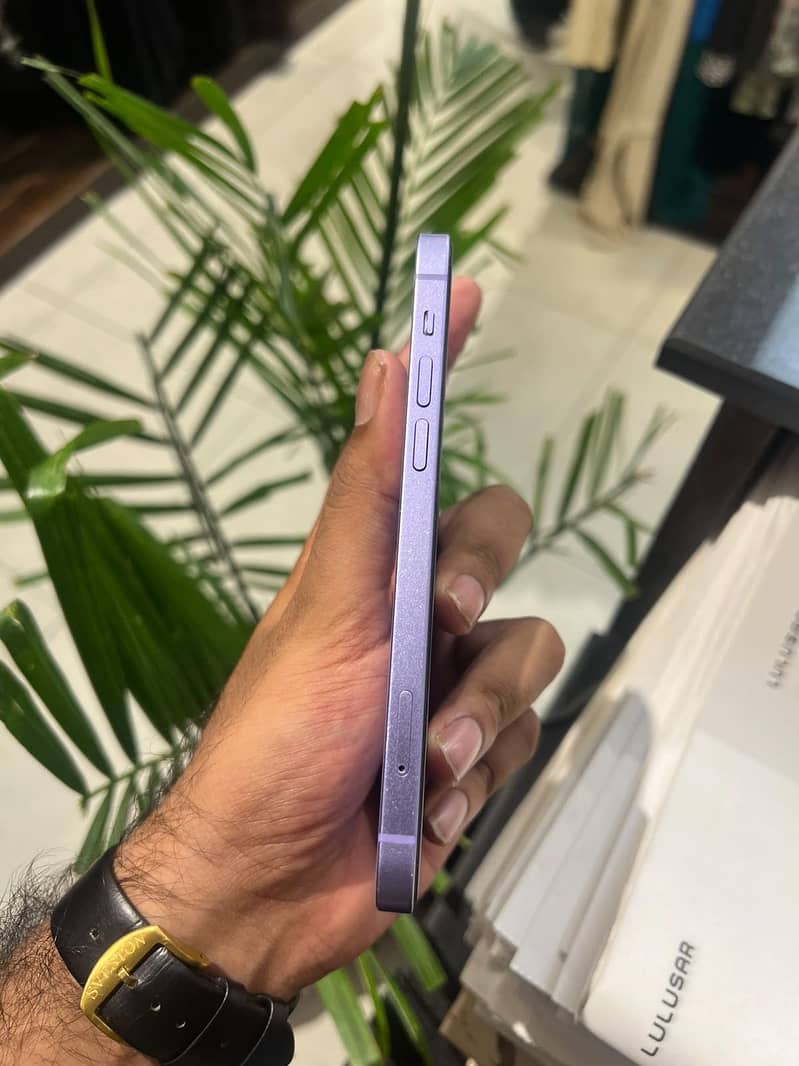Apple iPhone 12 6