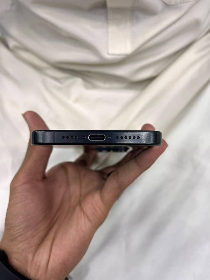 Apple iPhone 15 Pro Max 2