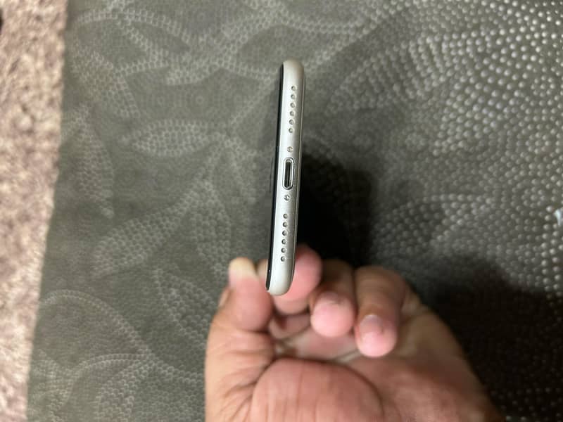 Apple iPhone SE 3 4