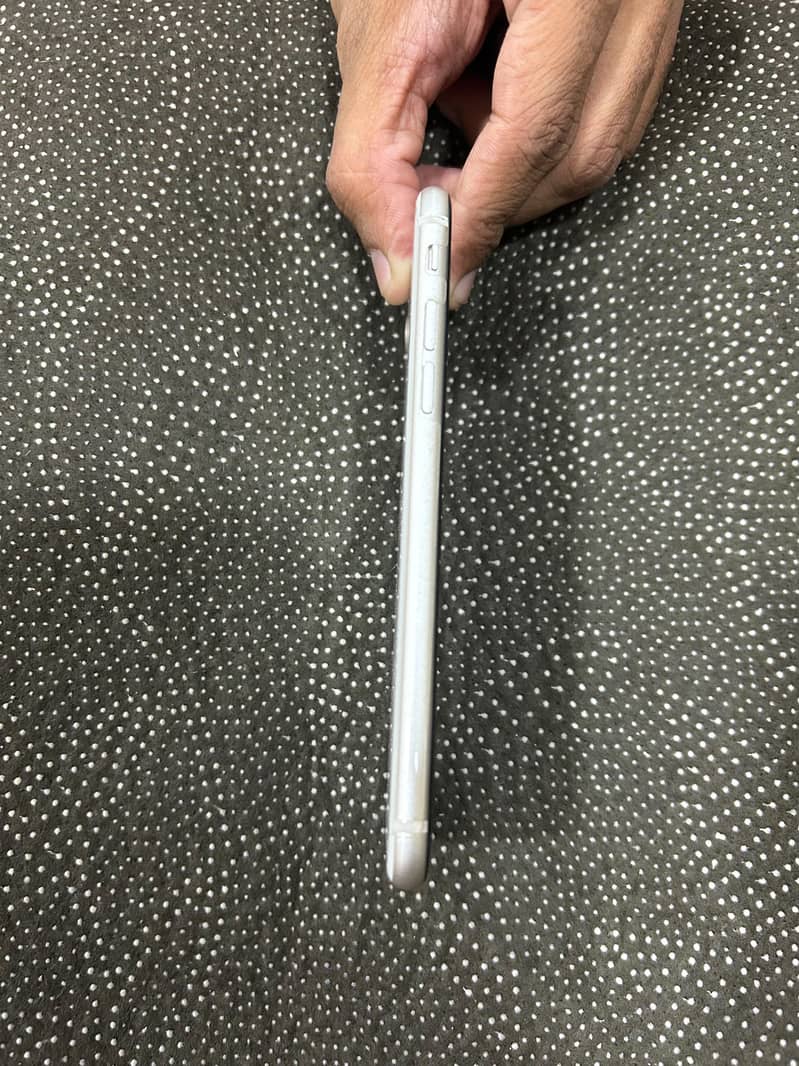 Apple iPhone SE 3 5