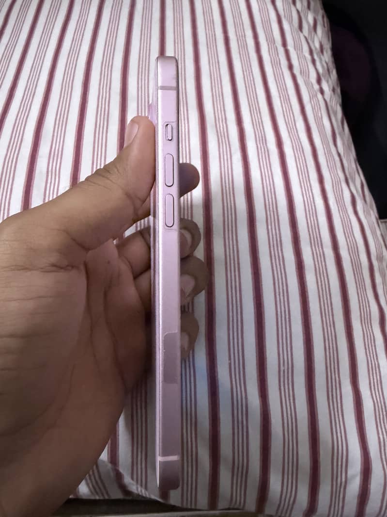 Apple iPhone 15 plus 4